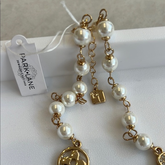 Elegant Gold and White Pearl Necklace - Picture 4 of 6